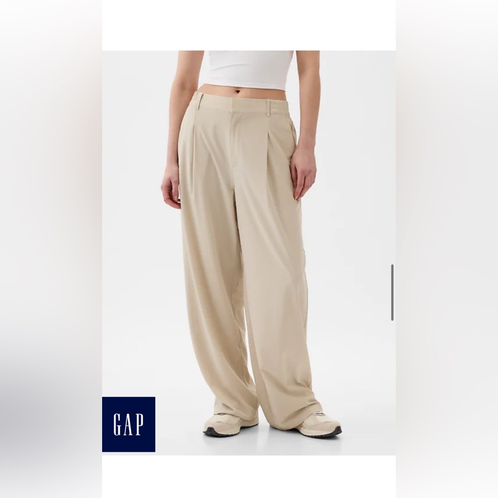 New GapFit Petite High Rise Runaround Women Trousers in Moonstone Beige Color
